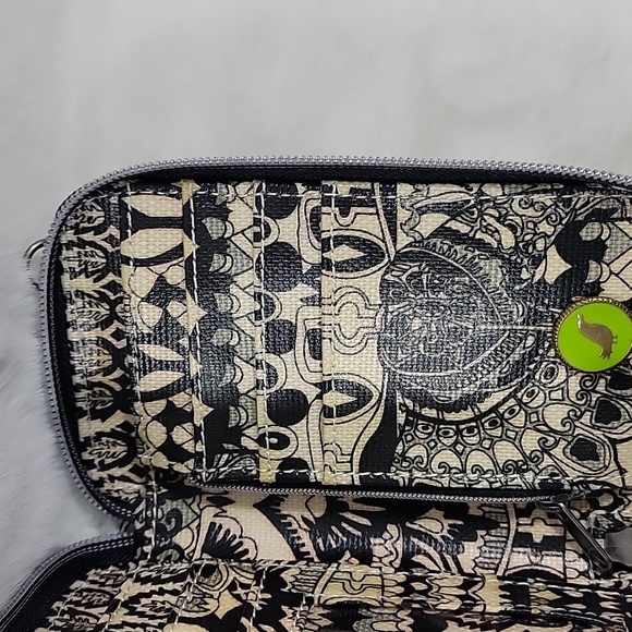 SAKROOTS Coated Canvas Smart Phone Wristlet Wallet Crossbody Black and Cream - Picture 4 of 6